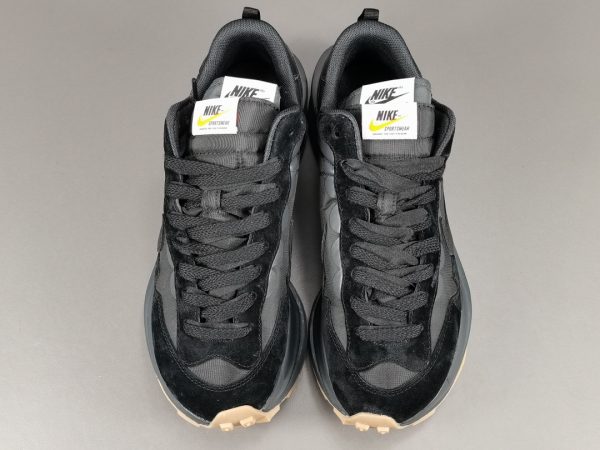 Sacai x NiKe VaporWaffle ＂Black and Gum ＂ - Image 4