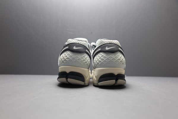 Nike Zoom Vomero 5 - Image 9