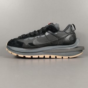 Sacai x NiKe VaporWaffle ＂Black and Gum ＂