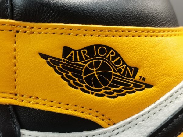 Air Jordan 1 High OG “Yellow Toe” Retro Casual Basketball Shoes - Image 7