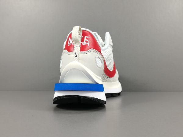 Sacai x NiKe VaporWaffle ＂Royal Fuchsia ＂ - Image 5