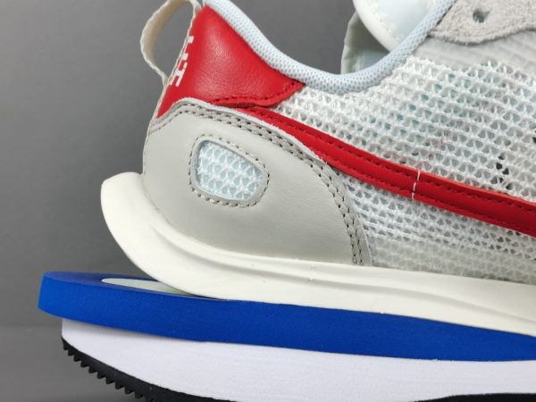 Sacai x NiKe VaporWaffle ＂Royal Fuchsia ＂ - Image 12