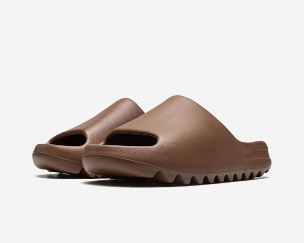 Yeezy Slides ‘Flax’ 2022 - Image 2