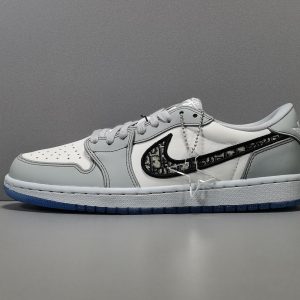 DIOR × AIR JORDAN 1 HIGH OG