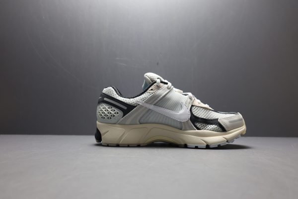 Nike Zoom Vomero 5 - Image 5