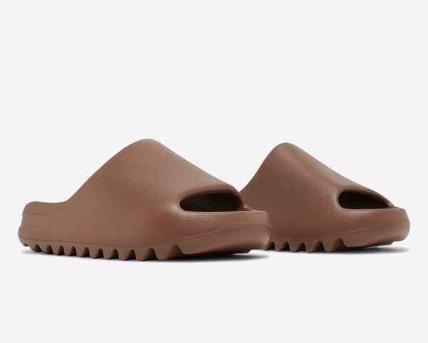 Yeezy Slides ‘Flax’ 2022 - Image 3
