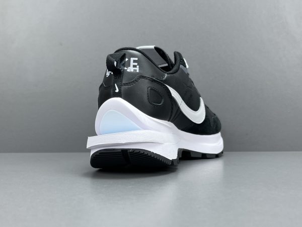 Sacai x NK VaporWaffle ＂＂Nylon Black ＂ - Image 5