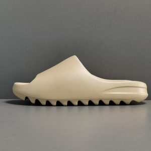 Yeezy Slides ‘Pure’