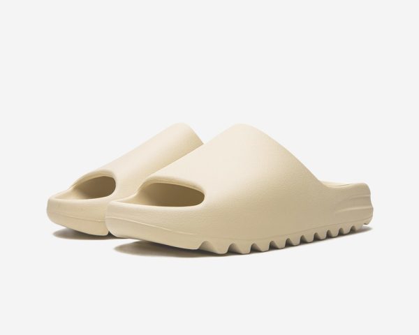 Yeezy Slides ‘Bone’ 2022 - Image 2