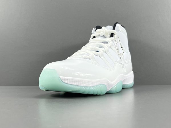 Air Jordan 11 retro legend blue - Image 3