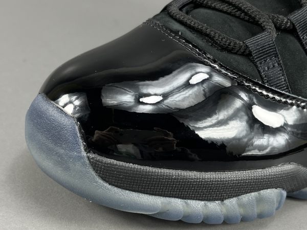 Air Jordan 11 retro cap and gown - Image 10
