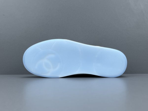 24p - Image 8