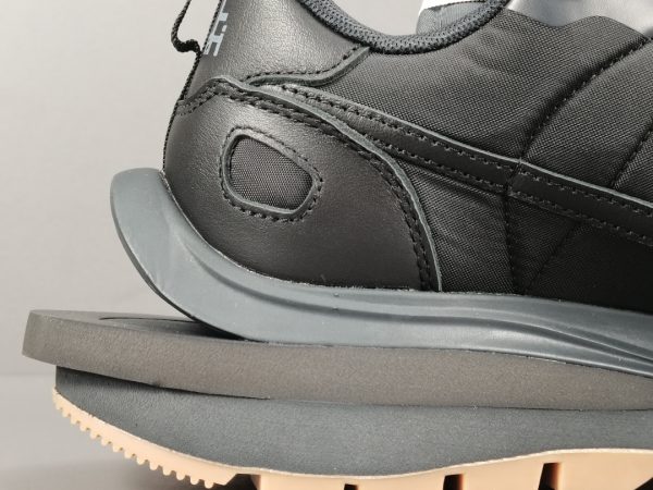 Sacai x NiKe VaporWaffle ＂Black and Gum ＂ - Image 12