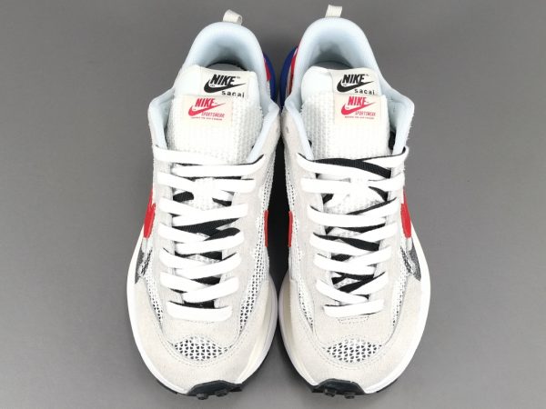 Sacai x NiKe VaporWaffle ＂Royal Fuchsia ＂ - Image 4