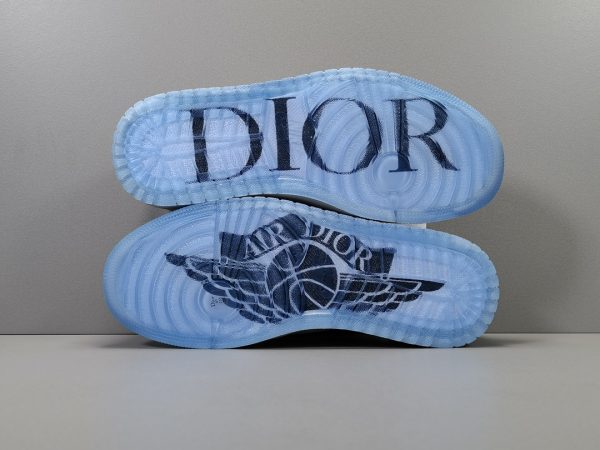 DIOR × AIR JORDAN 1 HIGH OG - Image 8