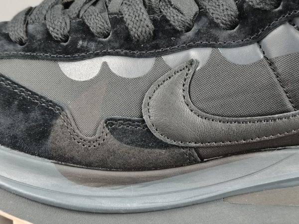 Sacai x NiKe VaporWaffle ＂Black and Gum ＂ - Image 11