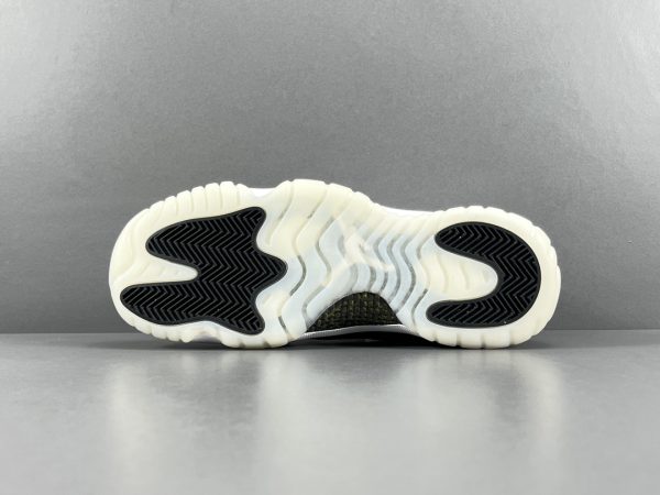 Jordan Air Jordan 11  G S - Image 8