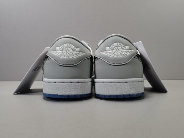 DIOR × AIR JORDAN 1 HIGH OG - Image 7