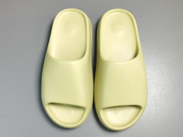 Adidas  originals  Yeezy Slide  ＂Resin＂ - Image 3