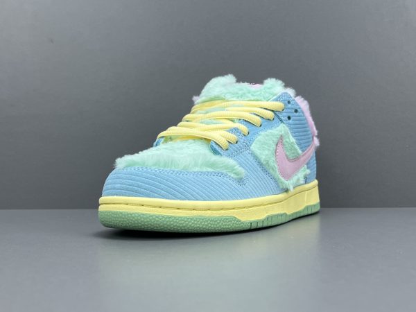 Verdy x Nike Dunk SB - Image 3