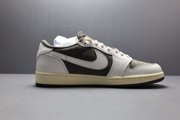Travis Scott x Air Jordan 1 Low OG ＂Reverse Mocha ＂ - Image 4