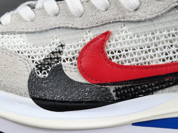 Sacai x NiKe VaporWaffle ＂Royal Fuchsia ＂ - Image 11