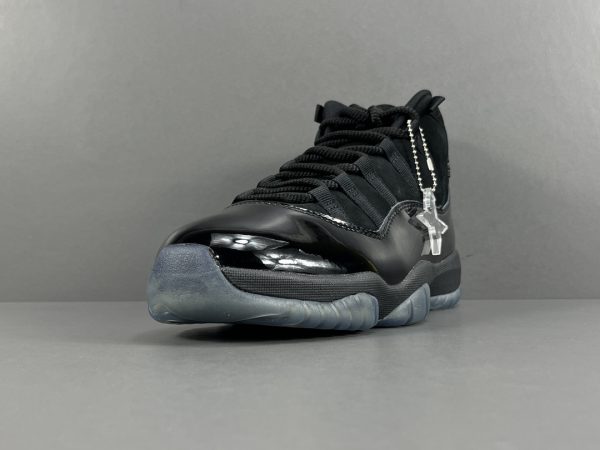 Air Jordan 11 retro cap and gown - Image 3