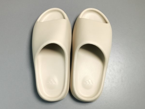 Adidas originals  Yeezy Slide Brown - Image 3