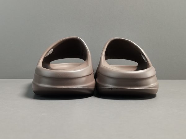 Yeezy Slides ‘Soot’ - Image 5