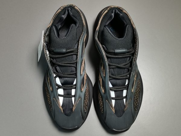 Yeezy 700 V3 ‘Clay Brown’ - Image 4