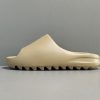 Yeezy Slides ‘Earth Brown’