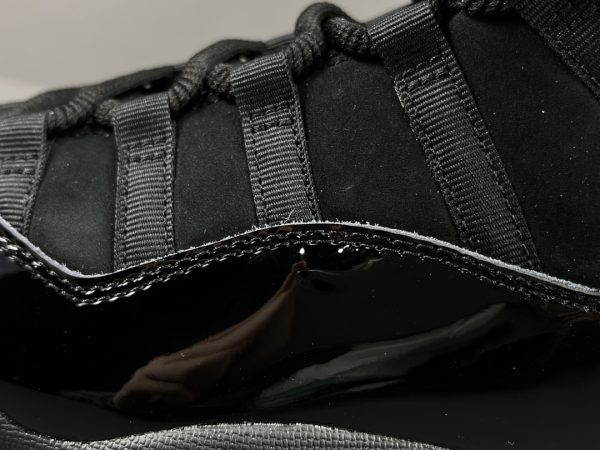 Air Jordan 11 retro cap and gown - Image 12