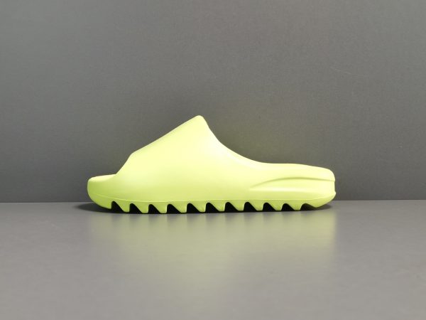 Yeezy Slide ‘Glow Green’