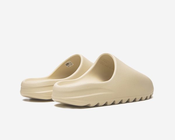 Yeezy Slides ‘Bone’ 2022 - Image 4