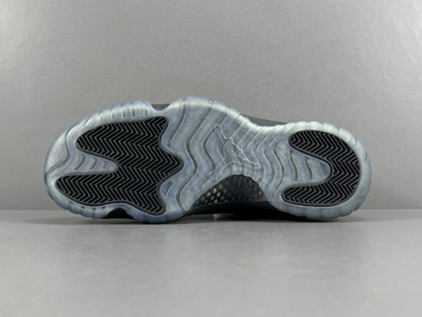 Air Jordan 11 retro cap and gown - Image 8