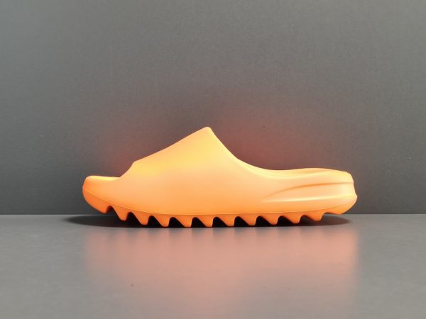 Yeezy Slides ‘Enflame Orange’