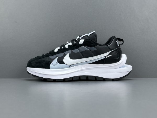 Sacai x NK VaporWaffle ＂＂Nylon Black ＂ - Image 2