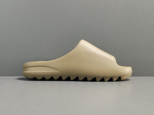 Yeezy Slides ‘Earth Brown’ - Image 4