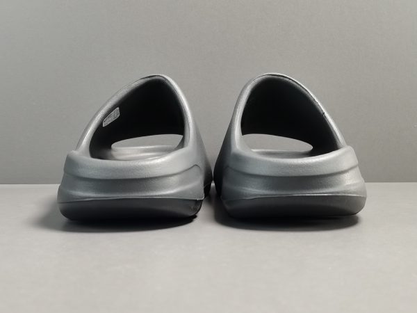 Yeezy Slides ‘Onyx’ - Image 5