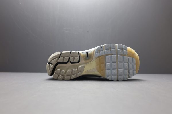 Nike Zoom Vomero 5 - Image 10