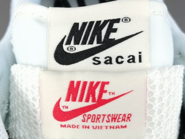 Sacai x NiKe VaporWaffle ＂Royal Fuchsia ＂ - Image 10