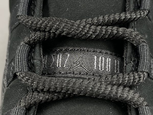 Air Jordan 11 retro cap and gown - Image 11