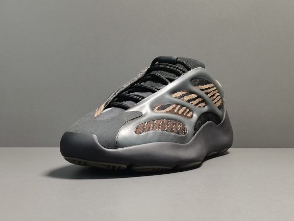 Yeezy 700 V3 ‘Clay Brown’ - Image 3