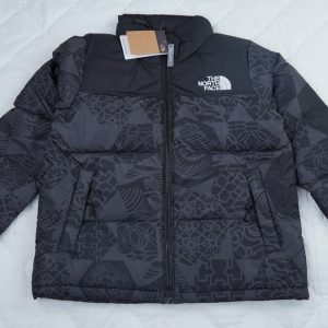 The North Face Splicing White And Black Paper Cuttings
