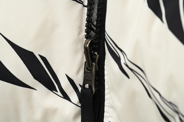 The North Face Splicing White And White Zebra - Image 7