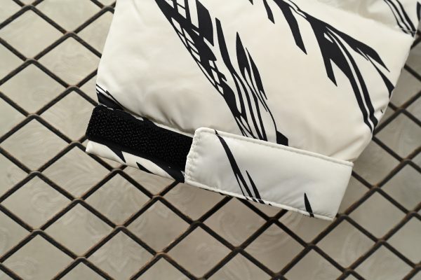 The North Face Splicing White And White Zebra - Image 8