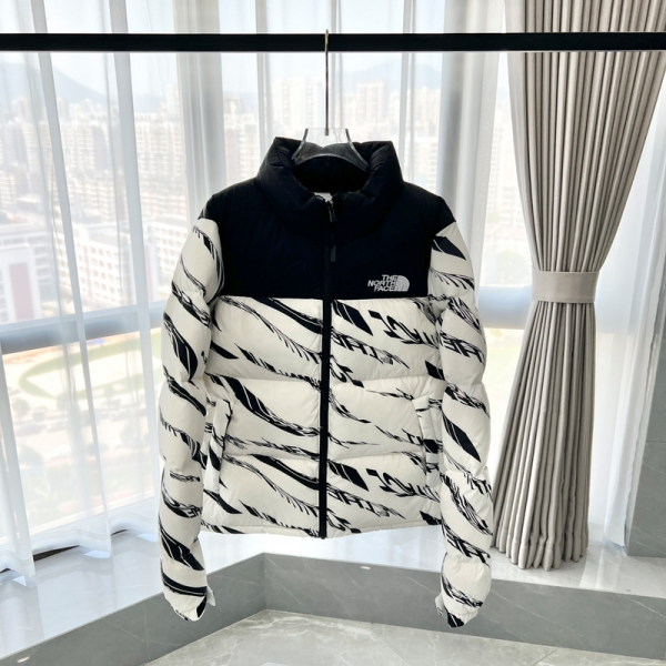 The North Face Splicing White And White Zebra - Image 11