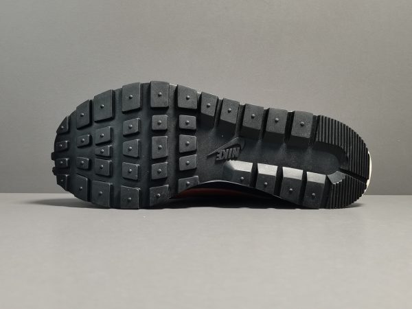 Sacai x NK VaporWaffle ＂Dark leis＂ - Image 8