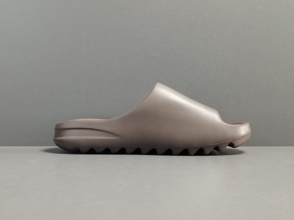 Yeezy Slides ‘Soot’ - Image 4