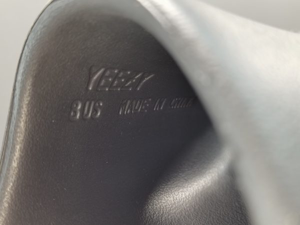 Yeezy Slides ‘Onyx’ - Image 9
